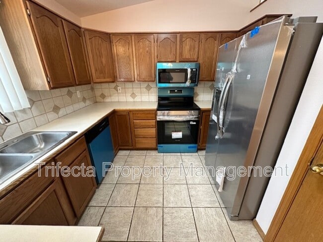 Building Photo - 807 Ptarmigan Pl