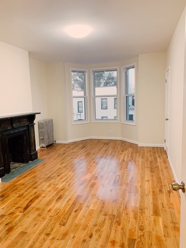 Building Photo - 342 49th St