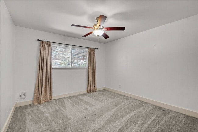 Building Photo - 10303 Greenwillow Dr