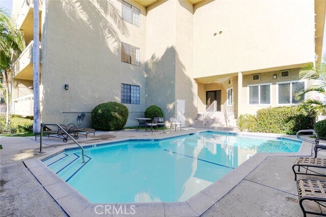 Building Photo - 4430 Noble Ave