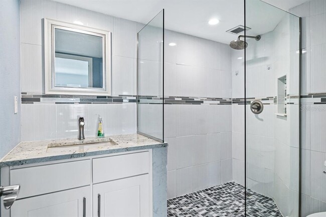 Building Photo - 2401 Bayshore Blvd