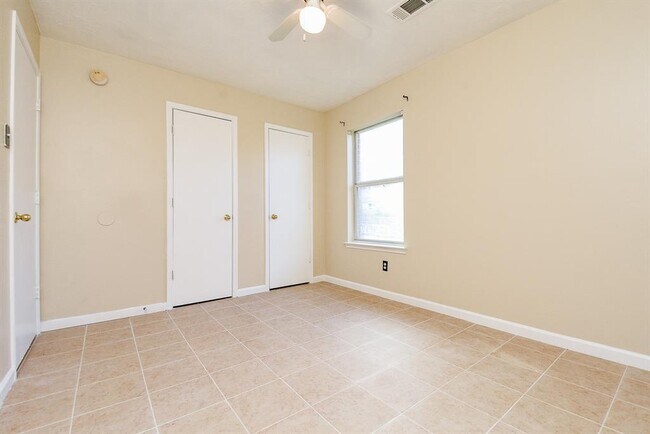 Building Photo - 11102 Kentington Oak Dr