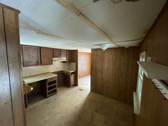 Building Photo - 1806 E Webster Rd