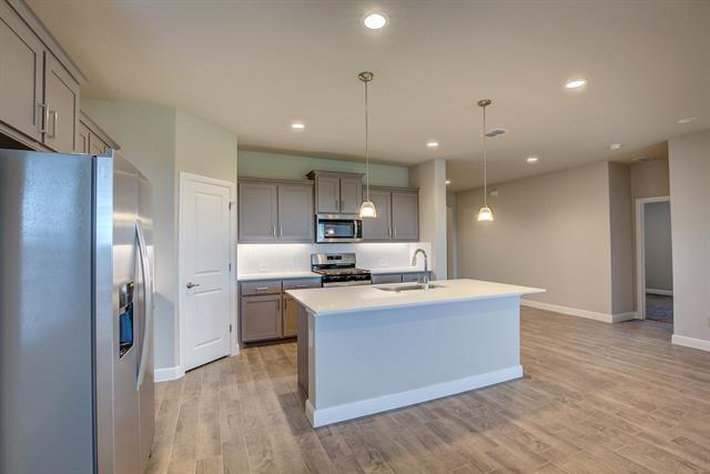 Building Photo - 2213 Dyre Dr