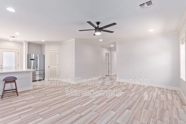 Building Photo - 1513 E Earll Dr