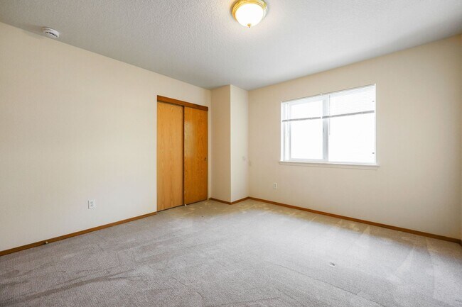Building Photo - 2829 SE 90th Pl