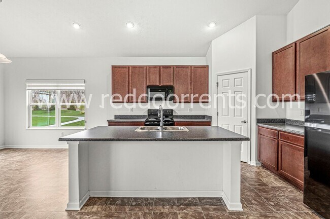 Building Photo - Family-Friendly Fortville Living