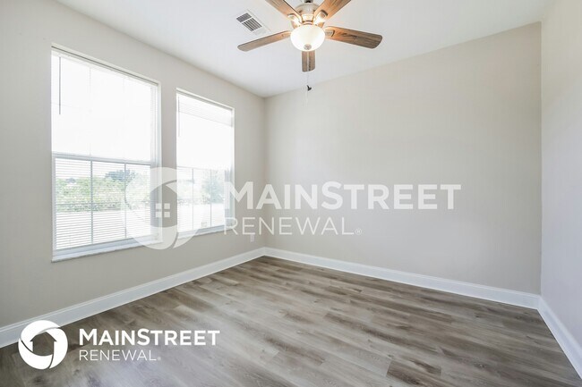 Building Photo - 3202 6th St W