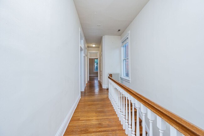 Building Photo - 3127 W Franklin St