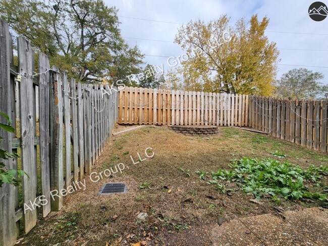 Building Photo - 617 Parkside Cir