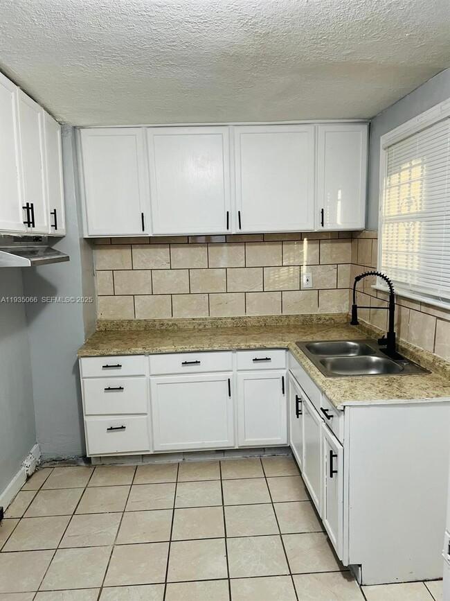 Building Photo - 1742 West St