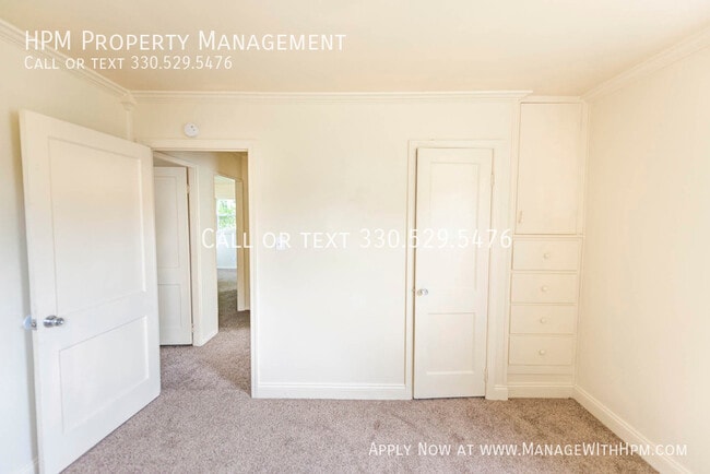 Building Photo - 1908 Taft Ave NE