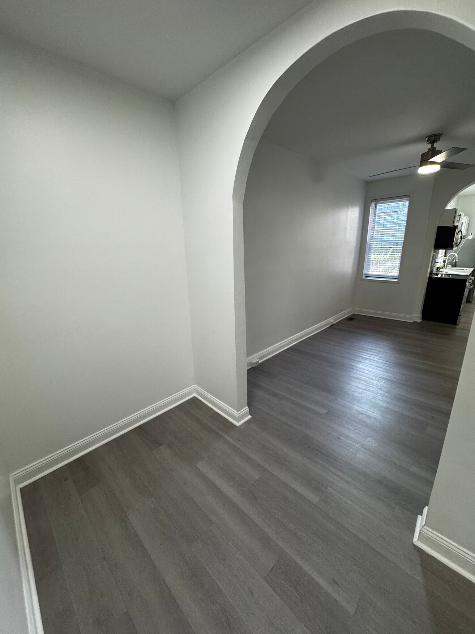Custom High Arch Ceilings - 2448 Lakeview Ave
