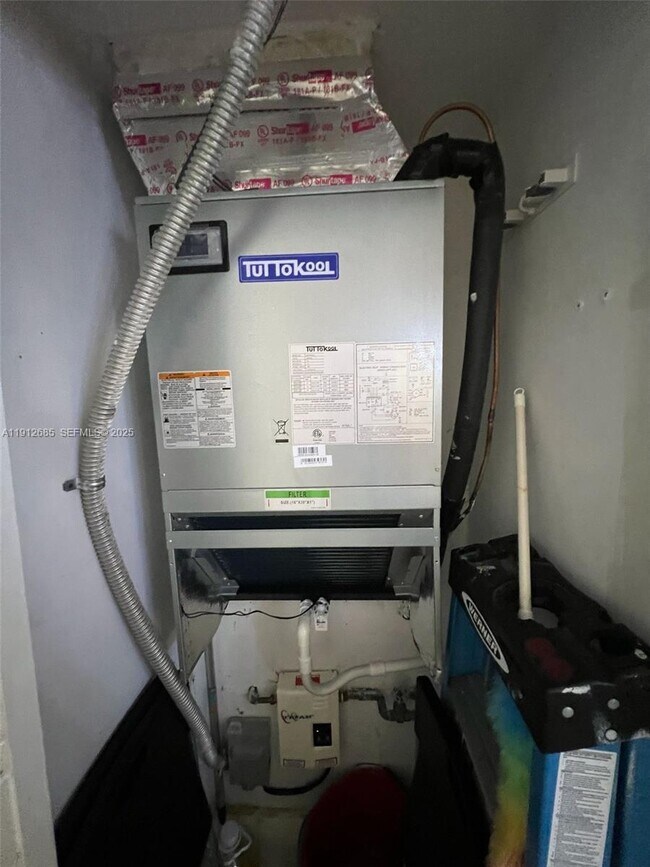 Building Photo - 7340 NW 114th Ave