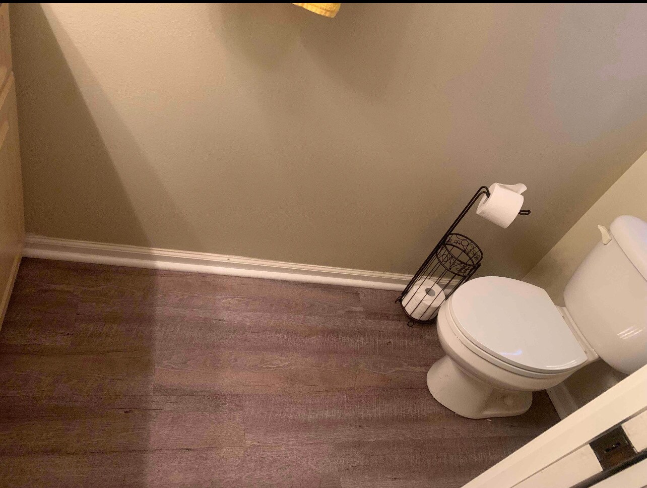 Half bathroom - 1359 Avon Ln