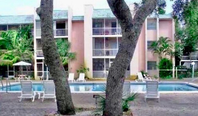 Building Photo - 610 NW 13th St