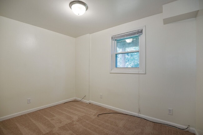 Building Photo - 2411 Old Gate Ct