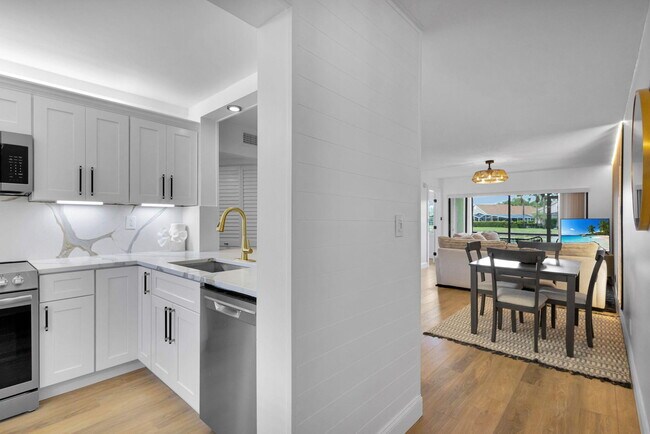 Primary Photo - 12911 Briarlake Dr