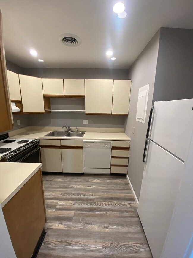 Building Photo - 2 Bedroom Rental in Emmaus!