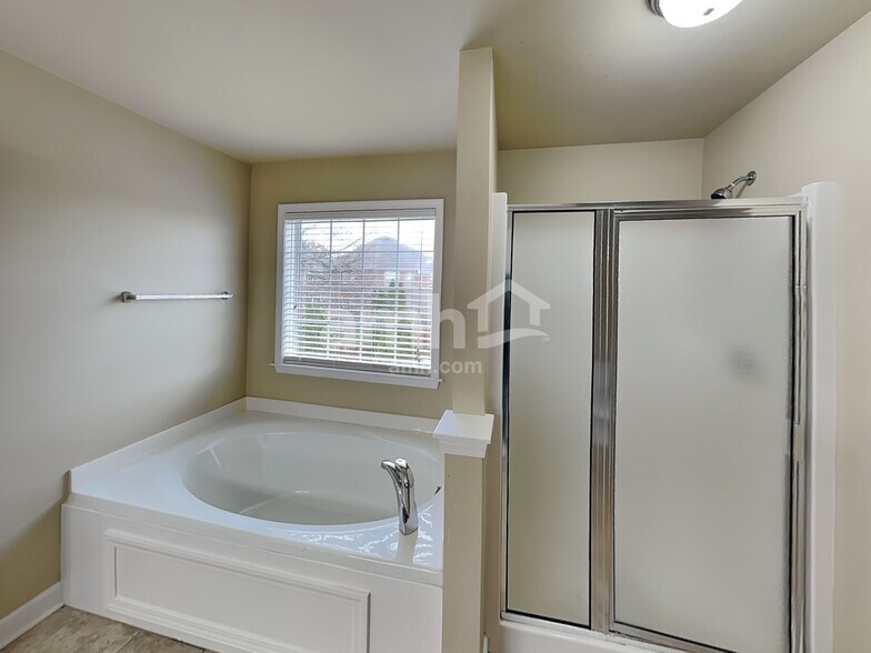 Building Photo - 2087 Lequire Ln