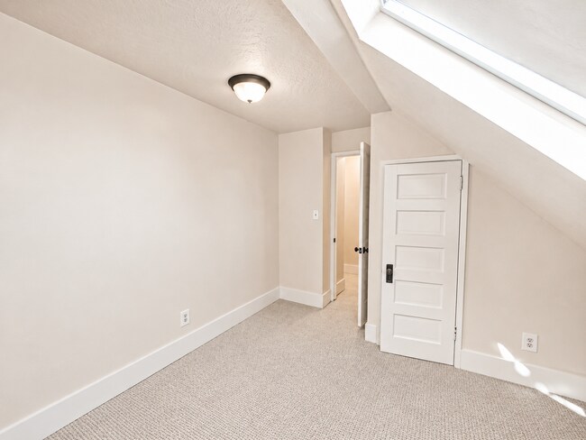 Building Photo - Heart of Bend Oasis: 3-Bedroom Home with Live-Edge Accents, New Carpet, and Fenced-In Parking