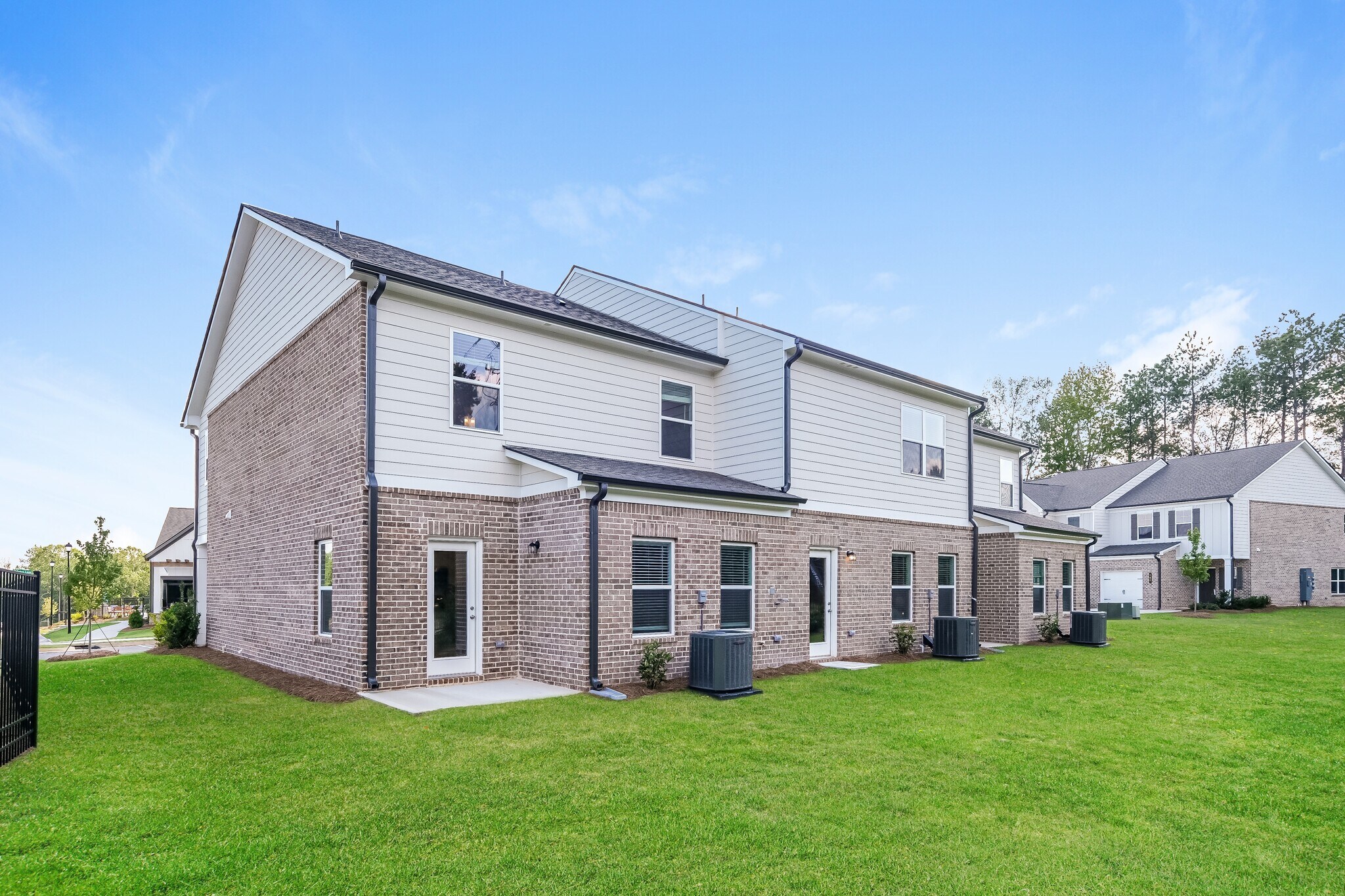 Building Photo - 11 RUBRA Ln