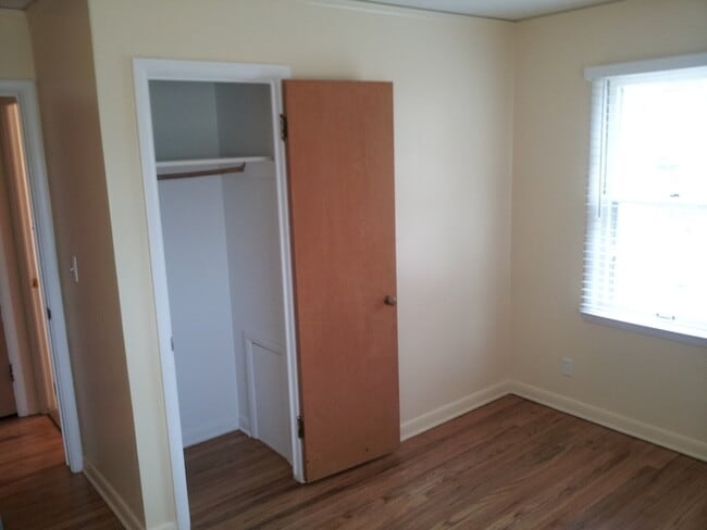 Building Photo - LARGE two bedroom Midtown Duplex with beau...