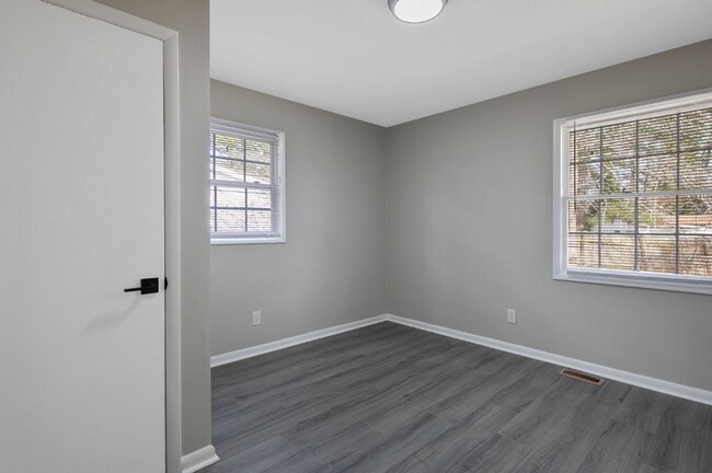 Building Photo - 7252 Ainsley St