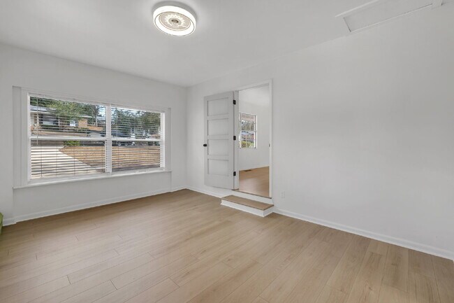 Building Photo - Freshly Remodeled 4 Bedroom 2 Bathroom Single Family Home.