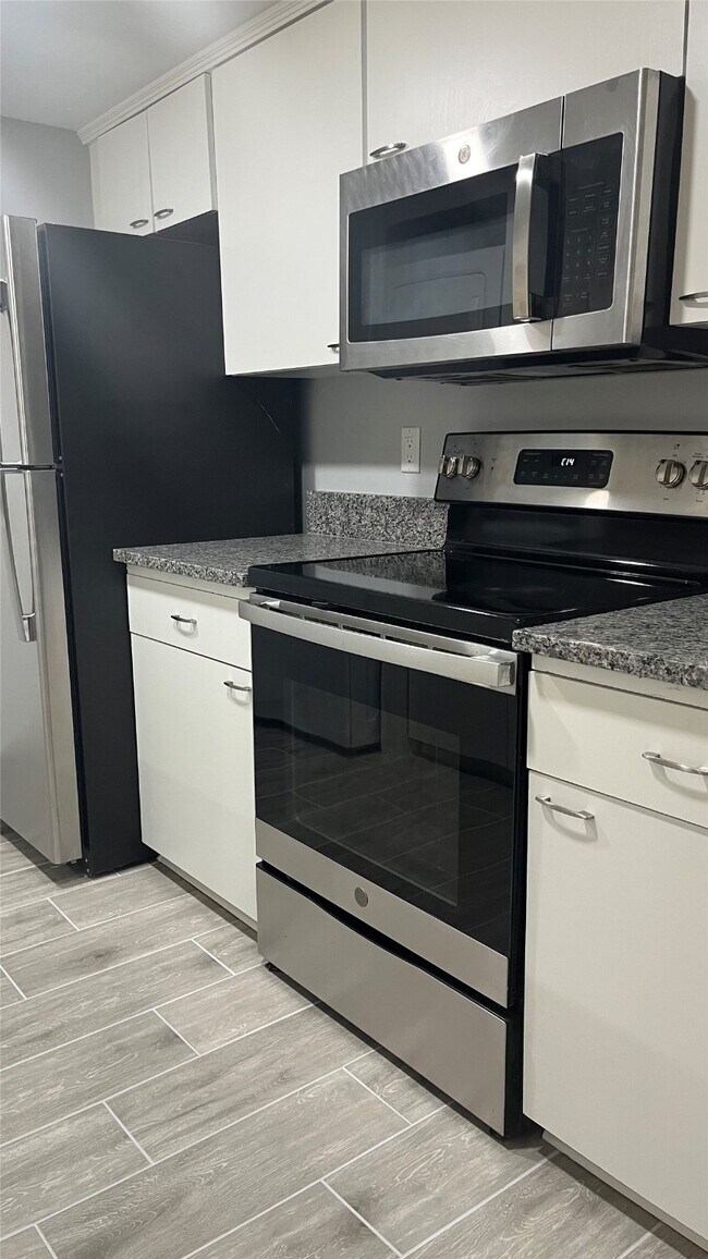 Building Photo - 12633 Memorial Dr