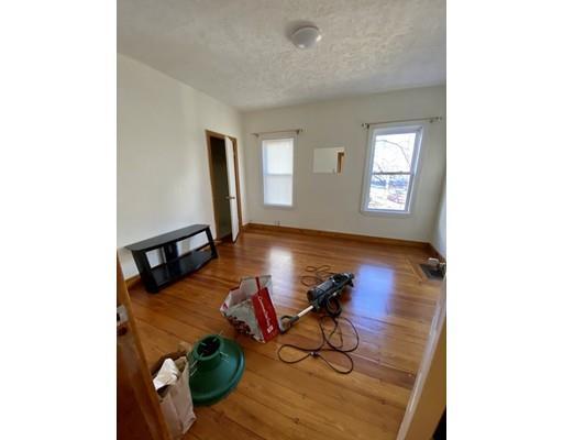 Building Photo - 102 Sydney St