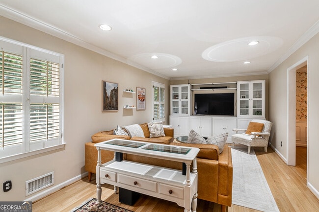 Building Photo - 1460 Valley View Rd