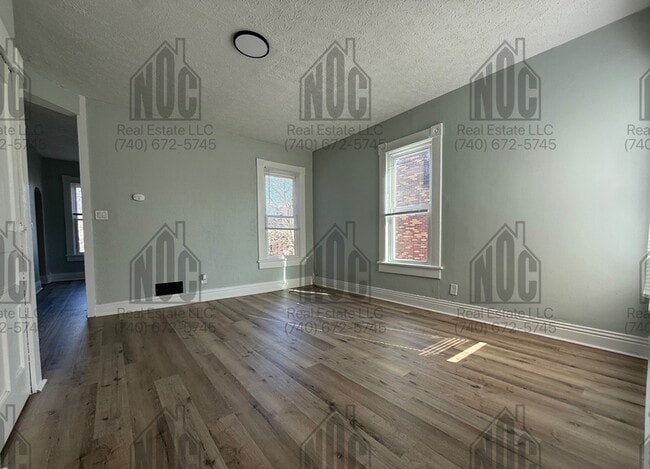 Building Photo - 726 E Main St