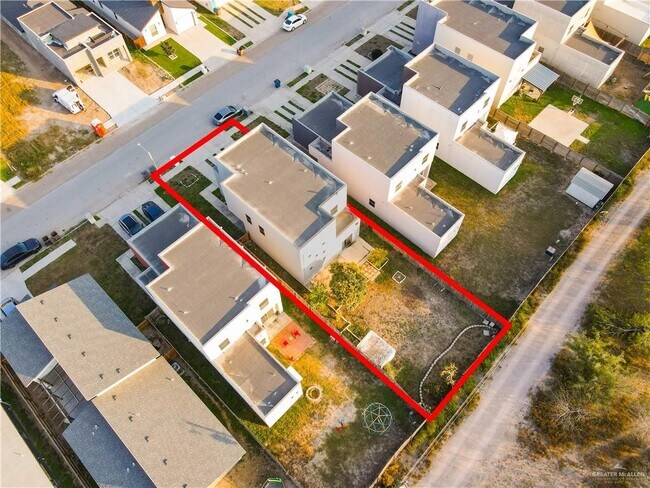 Building Photo - 28 Shalom Dr