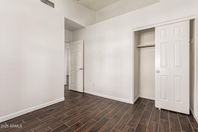 Building Photo - 1825 E Arabian Dr