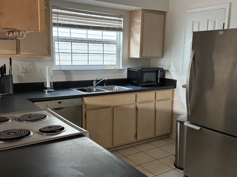 Building Photo - 2548 Golden Park Ln