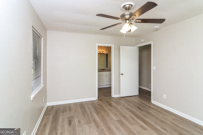 Building Photo - 3974 Wedgewood Ln