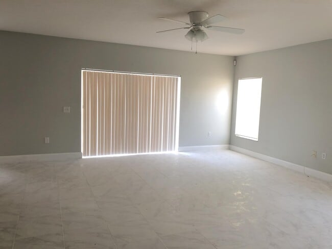 Building Photo - 566 Eagle Ct