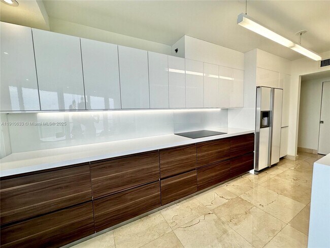 Building Photo - 7330 Ocean Terrace