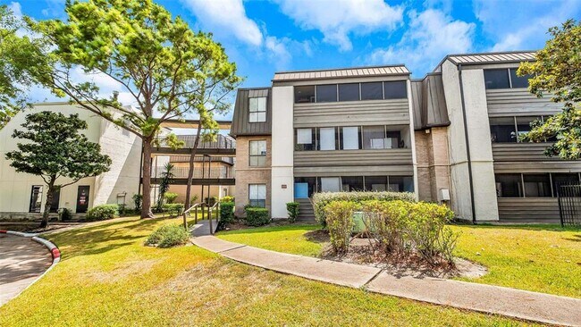 Building Photo - 3035 Walnut Bend Ln