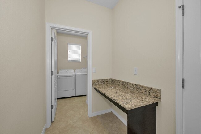 Building Photo - Beautiful Trinity Lakes 5 bedroom 3.5 Baths