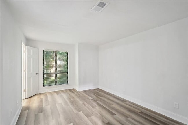 Building Photo - 421 Warm Springs Cir