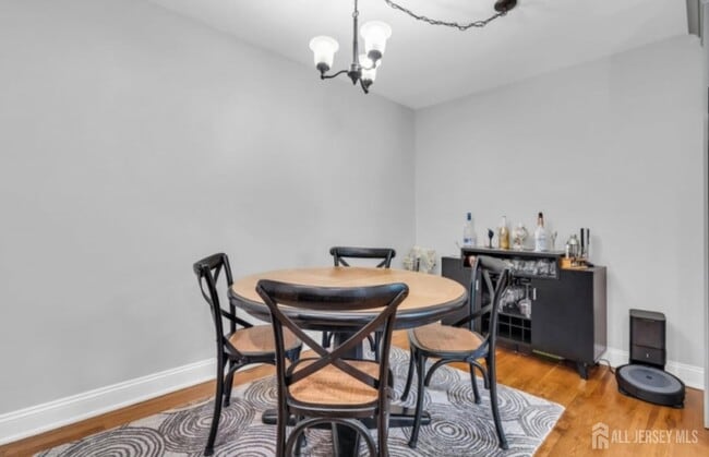 Building Photo - 320 South St