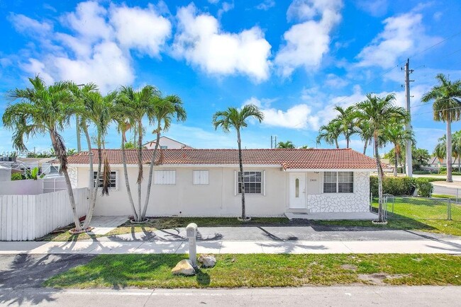 Building Photo - 2400 SW 103rd Ct