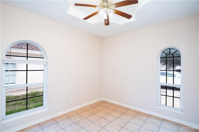 Building Photo - 604 Buena Vista Dr