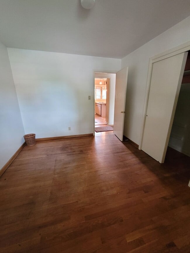 Building Photo - Cozy 3 Bedroom Home for Rent on Parkview Blvd