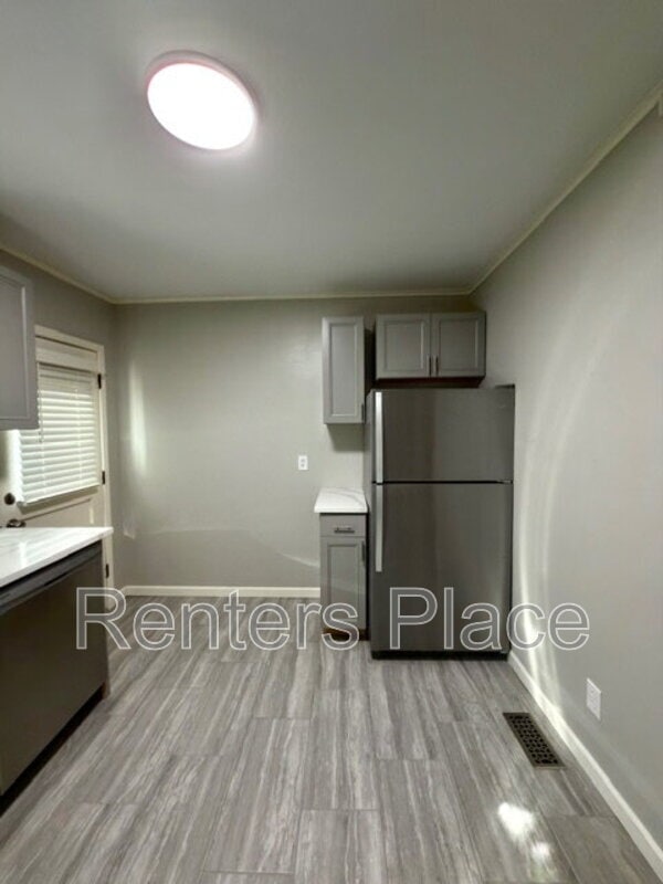 Building Photo - 1528 S St Louis Ave