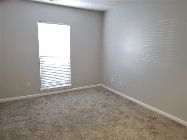 Building Photo - Beautiful 3BD/2BA ranch home with garage in pool community in Holly Springs!