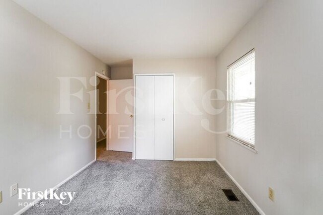 Building Photo - 6020 Wedgewood Way