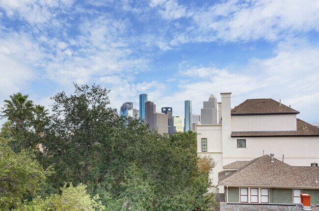 Building Photo - 609 W Pierce St